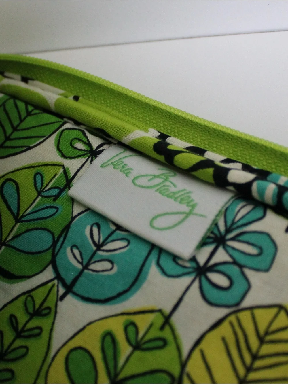 VERA BRADLEY Limes Up retired print quilted zippered E-reader/tablet sleeve